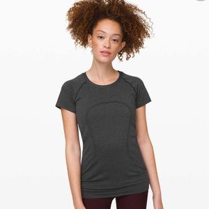 Lululemon Swiftly Speed Short Sleeve *Shine Size 8 in Black and White